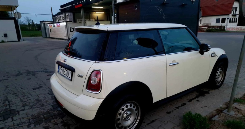MINI ONE cena 16900 przebieg: 214459, rok produkcji 2009 z Puszczykowo małe 56